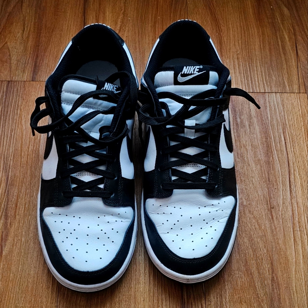 Nike Men's Black and White Athletic Sneakers